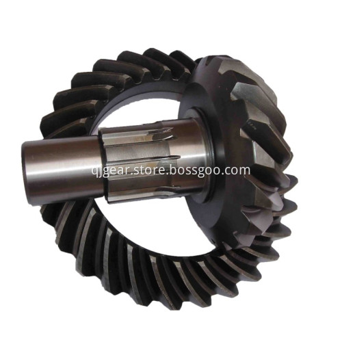 Forging crown wheel and pinion middle axle